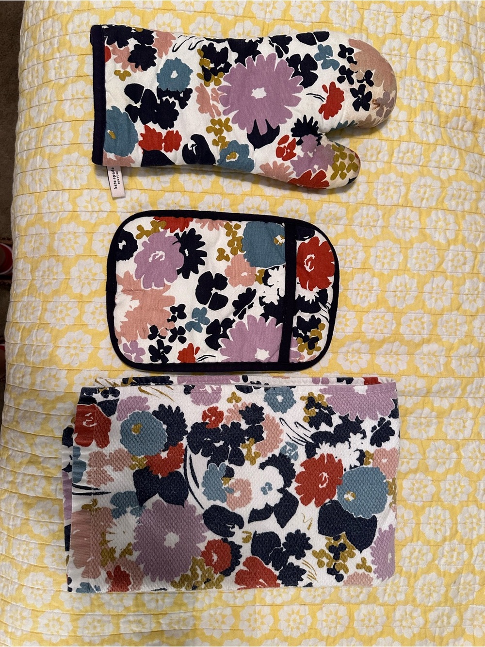 kate spade Floral Oven Mitt, Pot Holder and Towel Set in Multi-Color